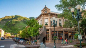 2 Bedroom Condo in Downtown Aspen, Just One Block to Silver Queen Gondola